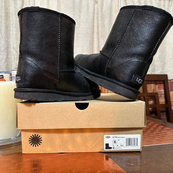 UGGS KIDS' CLASSIC | BLK METALLIC SPARKLE - Picture 5 of 7